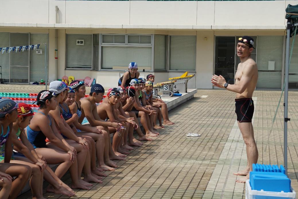 建物, 人, スポーツ, 男 が含まれている画像

自動的に生成された説明